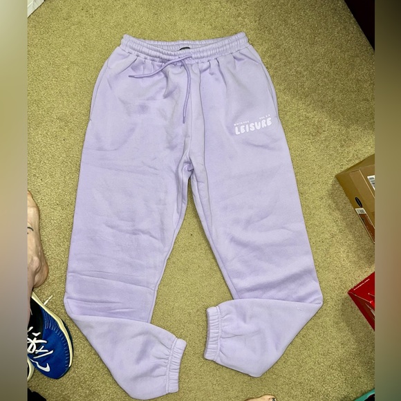 White Fox Boutique Leisure Series Tee Shirt & Sweatpants Set - Picture 14 of 15